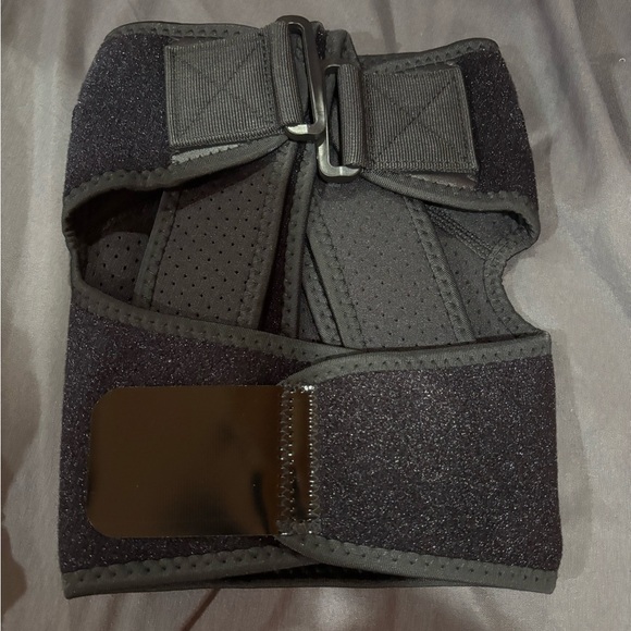 Kinetix Gear Black Compression Shoulder Braces - Picture 7 of 9